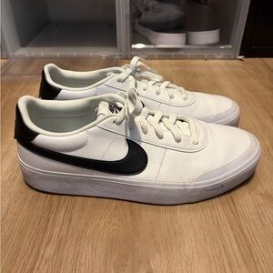 Nike White and Black Sneakers
